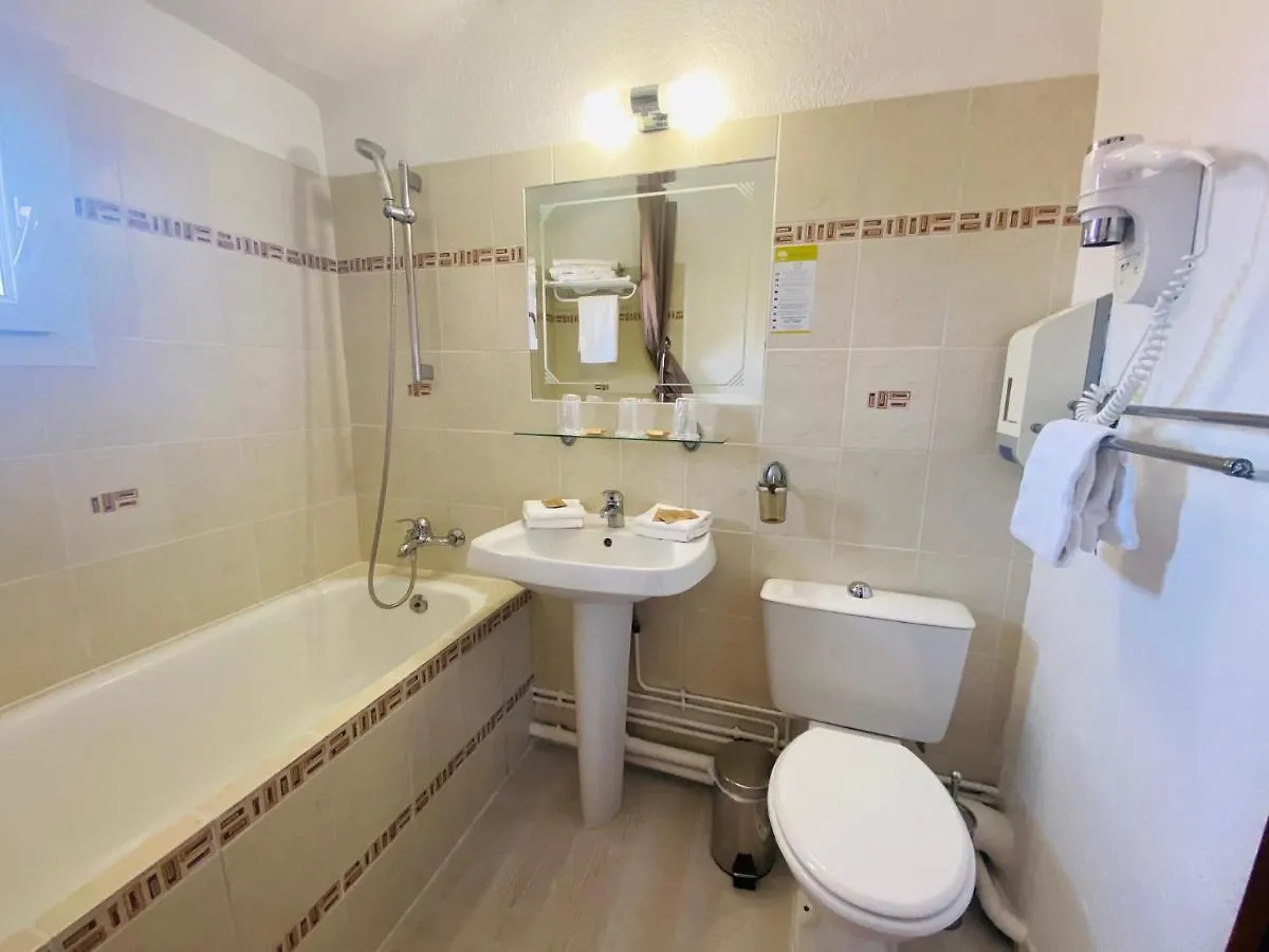 Hotel Porte De Camargue - Les Quais D'Arles 2*, Arles