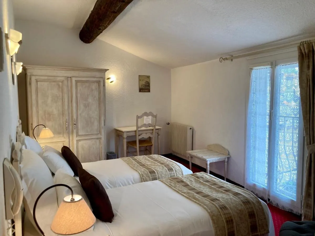 Hôtel Porte de Camargue Arles 2*,