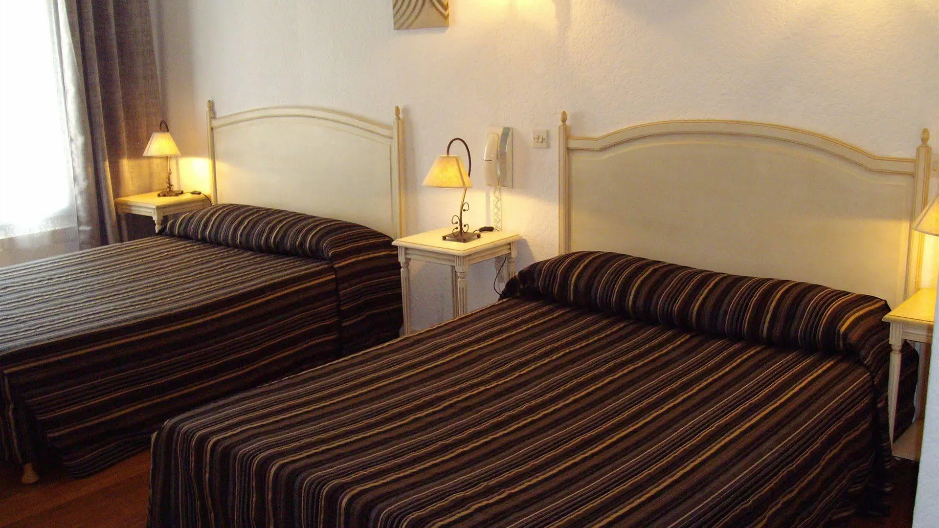 Hôtel Porte de Camargue Arles 2*,  France